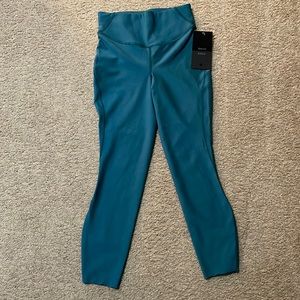 Lululemon special edition Size 6 two-tone NWT